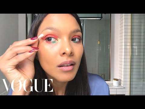 Lais Ribeiro的閃亮狂歡節妝容 - 美麗祕密 - Vogue (Lais Ribeiro's Glittery Carnaval Makeup Look | Beauty Secrets | Vogue)