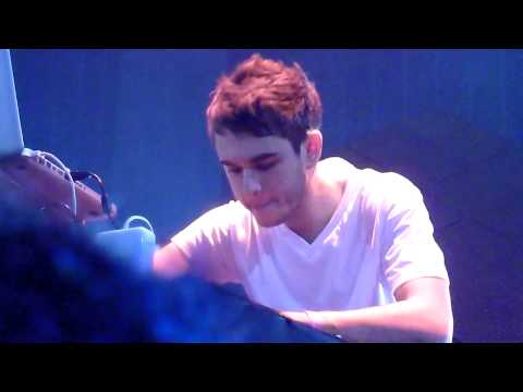 Zedd - Diddy - Ass On The Floor (Zedd Remix) (Live at TCWTC, Taipei, Taiwan May 14, 2011)