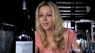 preview picture of video 'Crossroads Winery Hawkes Bay Syrah 2008 Wine Review'