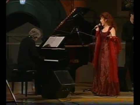 SIMONA PATITUCCI  SINGS  " SEND IN THE CLOWNS "
