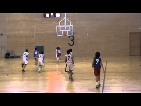 Pilota recuperada i entrada Alex Font al partit Mini Vermell Manresa - Sant Nicolau. Febrer 2012