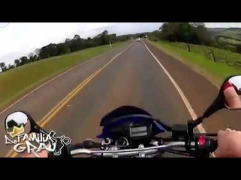 Grau na ladeira fuga na viatura  (video clip)