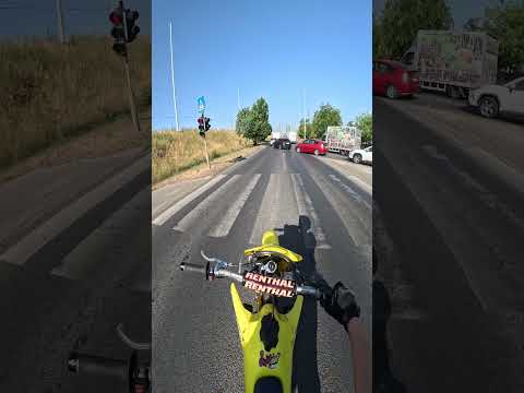 Munkába motorral!