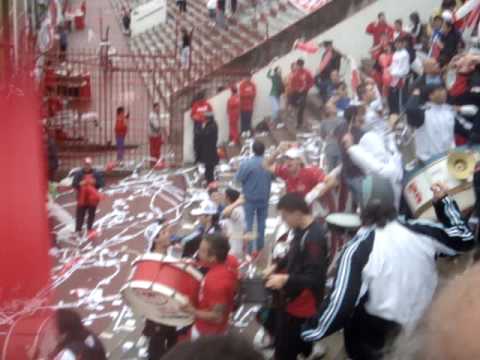 "La Banda de la Quema! (Tenemos los trapos de la Buteller!!!)" Barra: La Banda de la Quema • Club: Huracán • País: Argentina