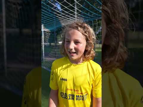 Millionärskind spielt Fußball ⚽️😂 | Finnel #shorts