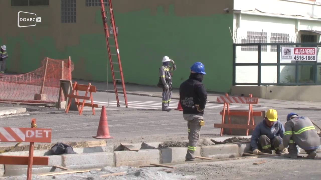 Obra do Semasa interdita Av.Industrial até domingo; Veja vídeo