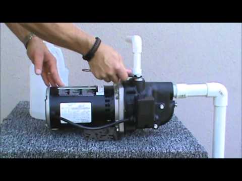 Wayne Shallow Well Jet Pump with 8.5-Gallon Pressure Tank - 1/2 HP, 288 GPH, Model# JSU50 8.5FX