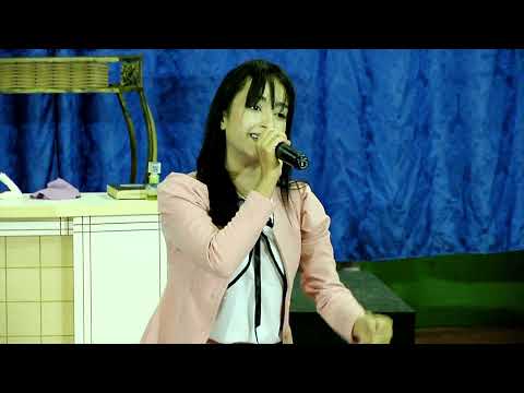 Paula Mendes Ministrando com Muita Unção!