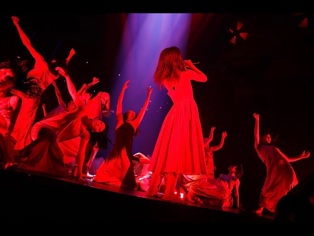 アイナ・ジ・エンド、自身初の日本武道館公演"ENDROLL”より「Red:birthmark」のライブ映像をPrime Video世界配信から先行して公開! 2 YouTubeサムネイル