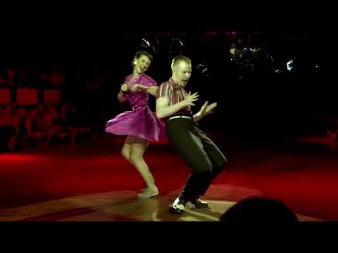 Let's dance rock and roll !