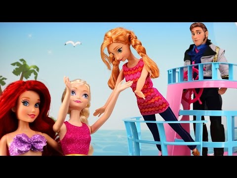 Frozen Anna Salva a Elsa con Sirenita Ariel y Doctora Barbie en un crucero con Kristoff y Hans Video