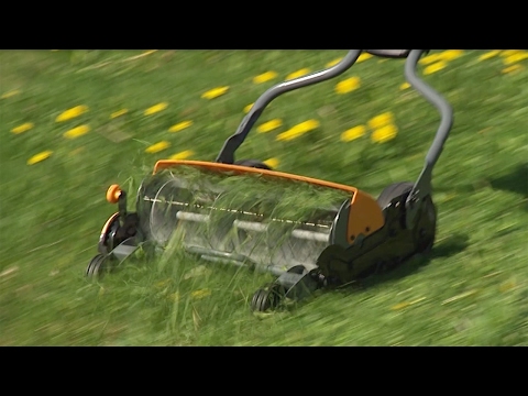 Fiskars Mechaninė vejapjovė be žolės rinktuvo StaySharp Max (1000591) 46cm video