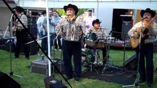 Eliseo Robles y Los Barbaros del Norte - Debajo de Aquel Arbol