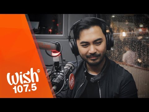 Mark Carpio performs "Ako Na Lang Sana" LIVE on Wish 107.5 Bus