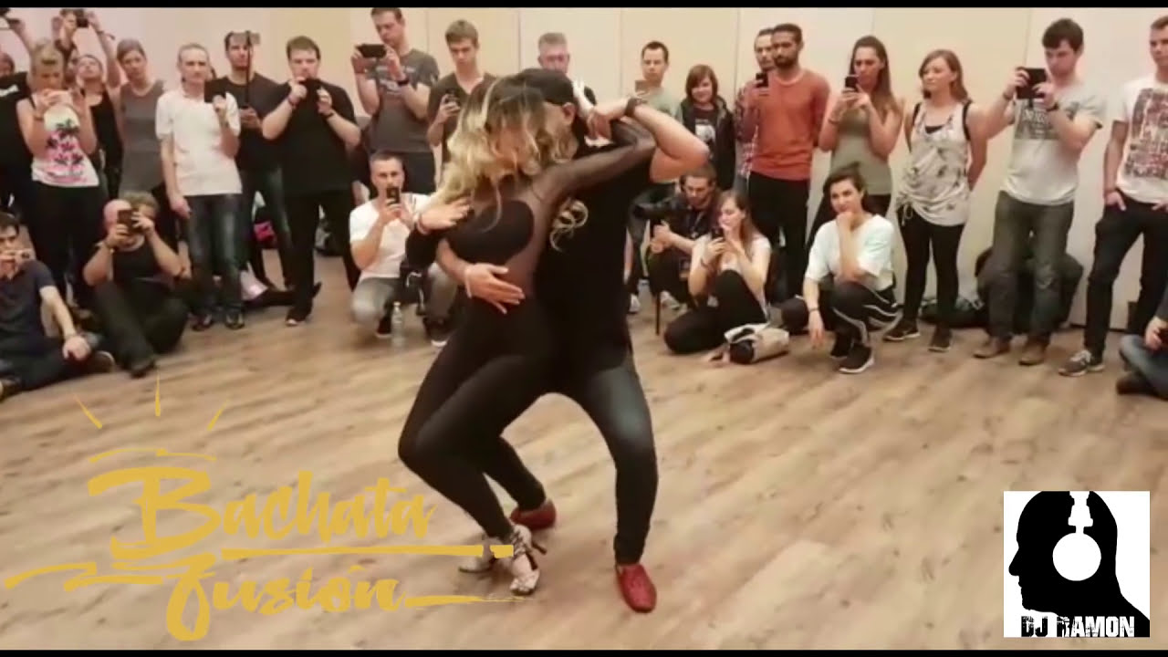 Carlos Espinosa y M. Ángeles bailando bachata fusión