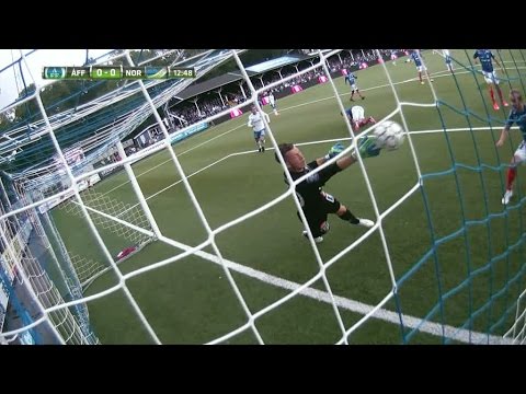 Jansson räddar Traustassons jättechans i straffområdet - TV4 Sport