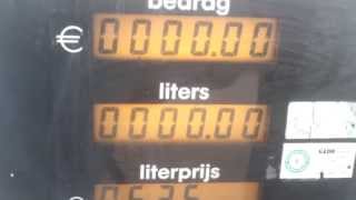 preview picture of video 'Gratis gas tanken bij Tinq in Lochem! 24/6/2013'