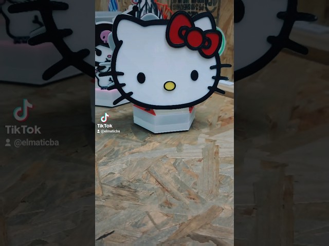 Vídeo relacionado con Paladone Kuromi GloBuddies Lámpara led 3D con licencia oficial Sanrio, funciona con pilas, regalo para los fans de Hello Kitty