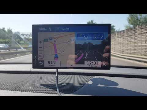 Garmin DriveSmart 65 Sat Nav - Highway lane guidance