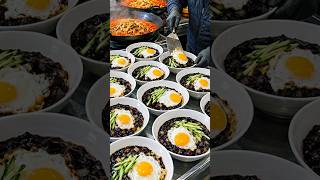 값싸고 맛있는 노포 짜장 1티어!! 계란후라이까지 올려주는? 2500원 계란 짜장면 달인 black noodle "Jjajangmyeon" / Korean street food