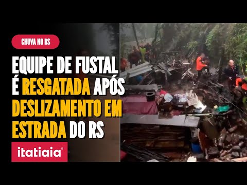 TIME DE FUTSAL FICA PRESO EM RODOVIA APÓS DESLIZAMENTO NO RIO GRANDE DO SUL