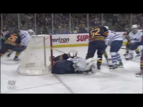Tyler Bozak Scores - Sabres @ Leafs - 04/03/2012