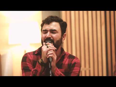İkiye On Kala - Ezilir Dünya Ayaklarının Altında (Canlı Akustik Video)