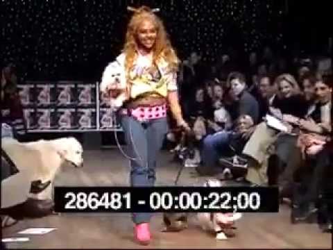 Lil' Kim walks her dogs in the Paws for Style fashion show (2002)