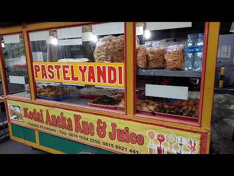 VARIOUS TRADITIONAL CAKE AND SNACKS FROM INDONESIAN STREET FOOD
