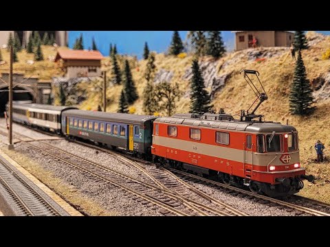 (Roco Spur HO) Re 4/4 II 11109 "Swiss-Express" mit InterRegio-Gotthard