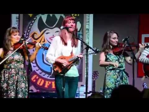 Quebe Sisters at Dosey Doe's