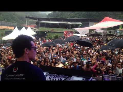 DeepDelic - Toxicity VS B.Y.O.B VS The code @ SPIRIT 2013