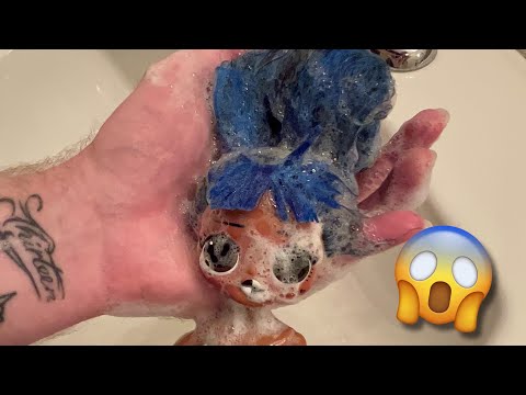 Giving two thrifted LOL OMG dolls makeovers (kinda) | Zombiexcorn