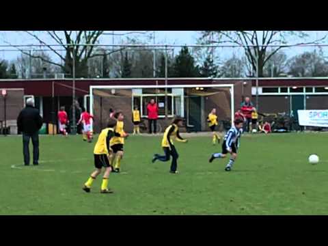 Stijn met Nieuw Woensel tegen Eindhoven AV