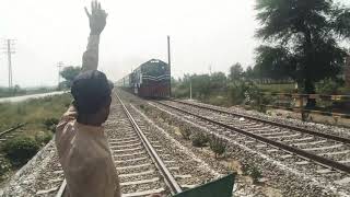 preview picture of video 'Tezz Gum crossing to Raiwand'