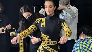 Kim Kardashian wrapped in tape and Alexa Demie at Ukraine-Inspired #balenciaga 2022#kimkardashian
