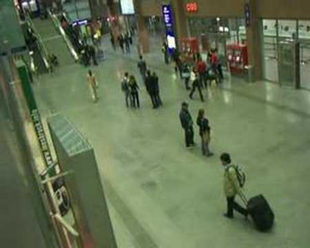 Flashmob Innsbruck Hauptbahnhof