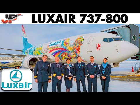 Boeing 737 Arctic Cockpit landing on Rovaniemi slippery runway