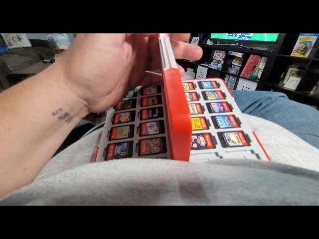 Vídeo relacionado con Vicloon Funda de Tarjetas de Juego Compatible con Nintendo Switch con 24 Ranuras Tarjetas de Juego, Impermeable Resistente a Golpes Estuche de Almacenamiento de Juegos Compatible con Nintendo Switch