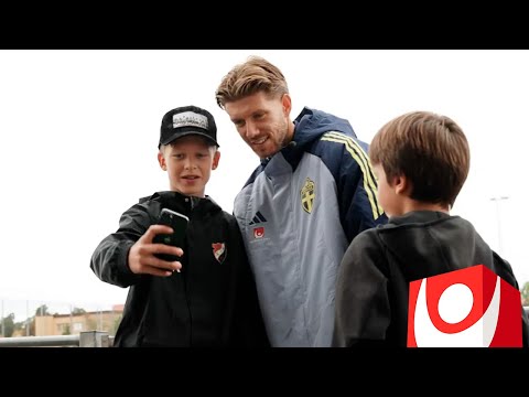 Anton Salétros besöker sin moderklubb Enskede IK