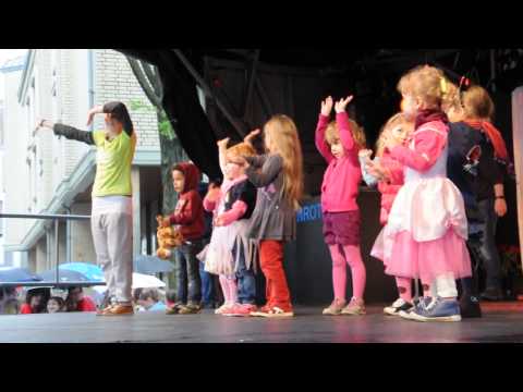 Kindertanz-Auftritt "Der Körperteil Blues" (Tanzschule Weissenberg Leinewebermarkt 2013)