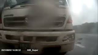 [分享] 國道車禍volvo轎車遭大車追撞