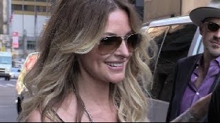 Elizabeth Cook outside Letterman Show