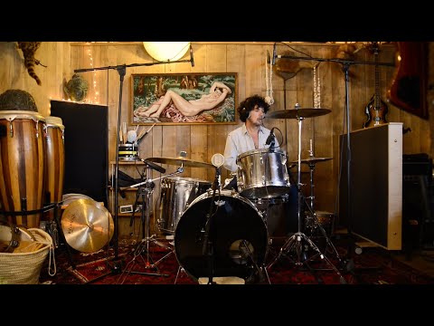 Yarol Poupaud rend hommage à Johnny Hallyday - ICI