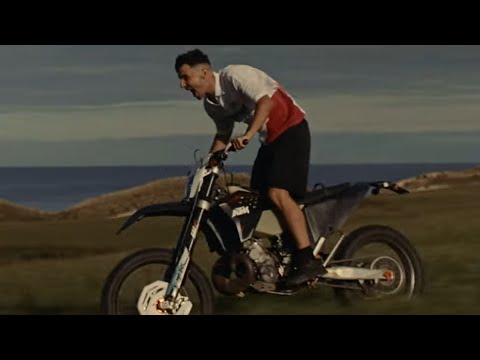 MANU CORT - OTRO VERANO EN CASA (VÍDEO)