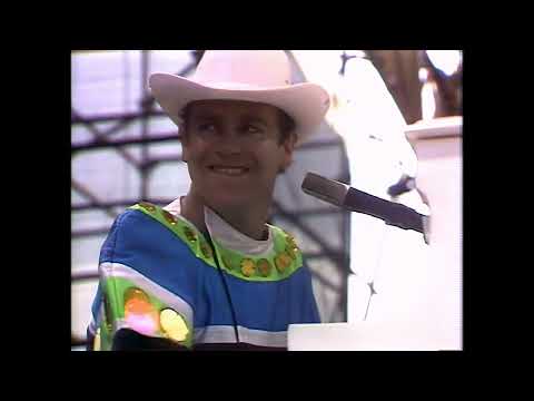 Elton John LIVE REMASTERED - Funeral For A Friend/Love Lies Bleeding (Central Park, New York) | 1980