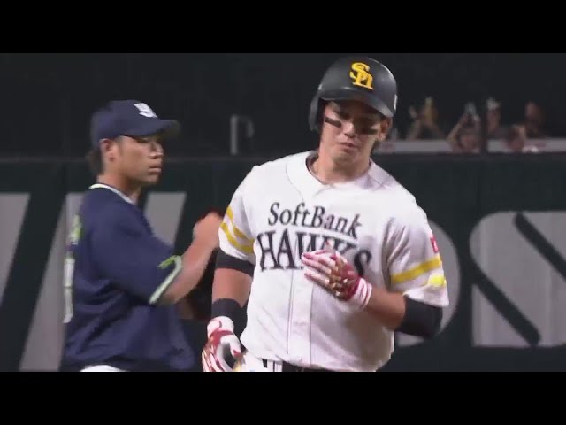 【9回裏】このまま終われない!! ホークス・栗原陵矢がスタンド中段まで届く2ランを放つ!!  2024年6月12日 福岡ソフトバンクホークス 対 東京ヤクルトスワローズ
