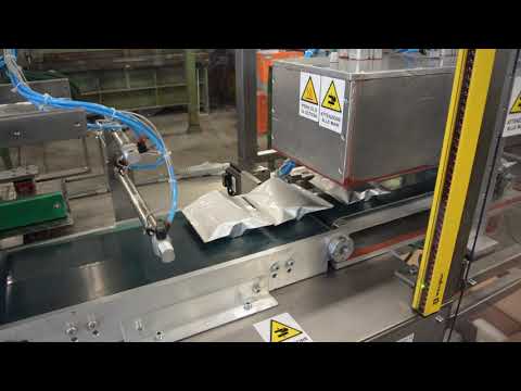 Macchina confeziona hamburger sottovuoto