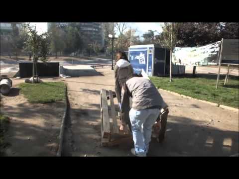 BOMBARDEO DE SILLAS. JOSE IGNACIO OLIVARI/JOSEFINA SALAS/CRISTIAN HEERWAGEN/NATALIA VALDENEGRO