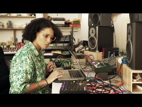 Feature: rRoxymore - Organic sounding electronics (Electronic Beats TV)